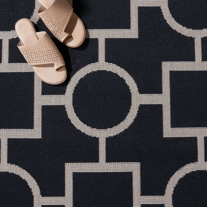 Tapis géométrique noir / beige Arneshia, Rectangle 5 pi 3 po x 7 pi 7 po
