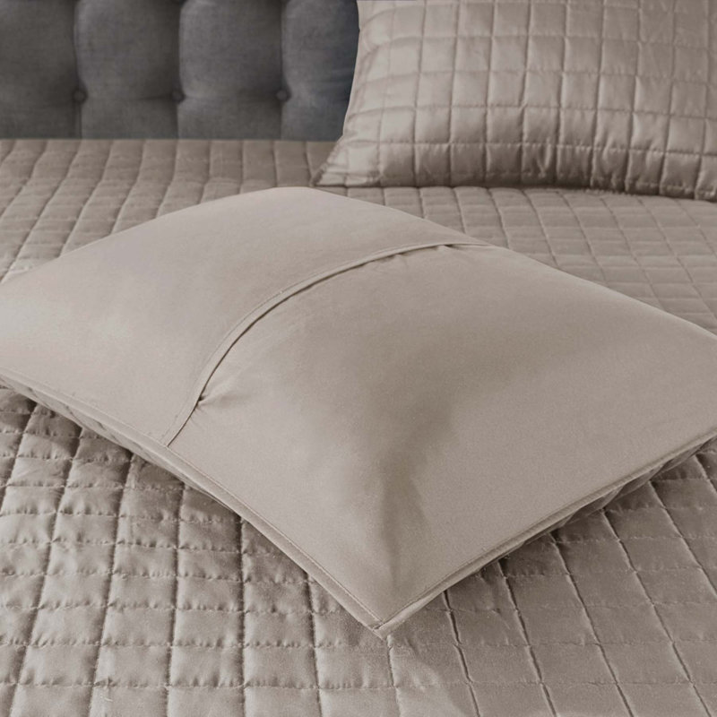 8 Piece Comforter and Quilt Set Collection, Full/Double Comforter + 4 Additional Pieces