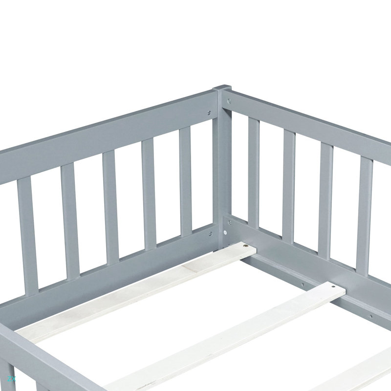 Lit simple au sol avec clôture sans porte, lit en bois d'hévéa avec garde-corps de sécurité, Gris