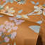 Papier peint botanique orange, branches d'arbres verts, feuilles, fleurs