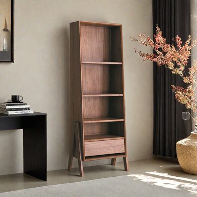 Une bibliothèque tendance de style wabi-sabi