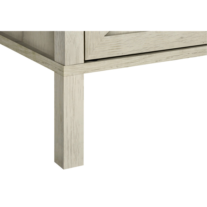 Petite table d'appoint décorative en stratifié de chêne délavé, conception transitionnelle et tablette ouverte pour un salon à récupération rapide avec poignée en métal noir classique