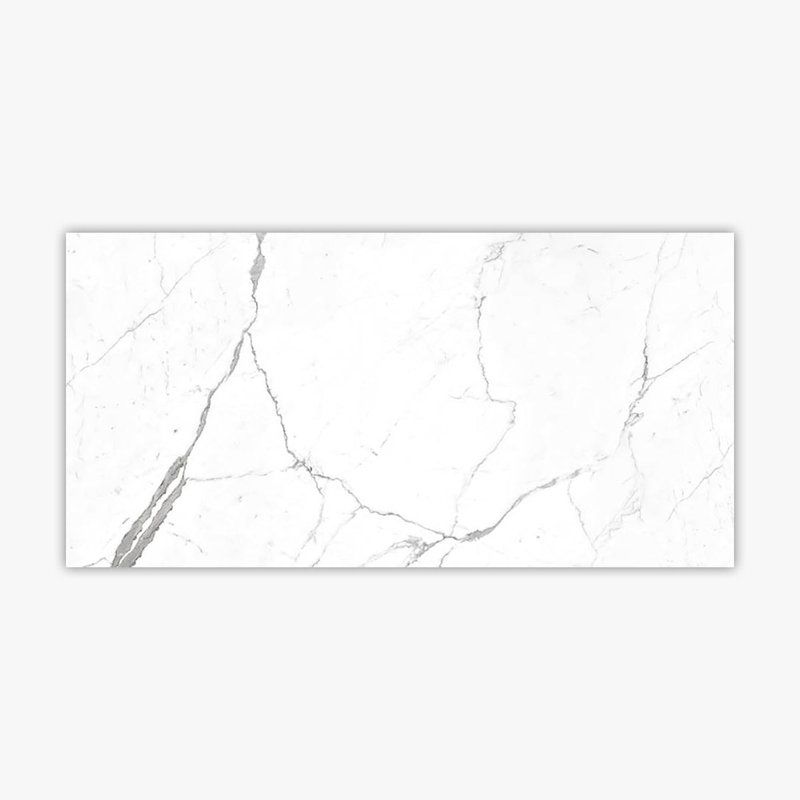 Carreau de sol en porcelaine à aspect marbre de 12 po x 24 po Calacatta