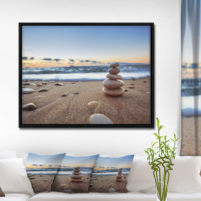 «Risa Stones Balance on Sandy Beach», photographie, H 36 po x l 46 po x P 1,5 po, Bois