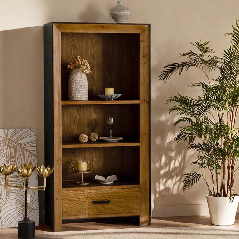 Armoire de rangement de style médiéval