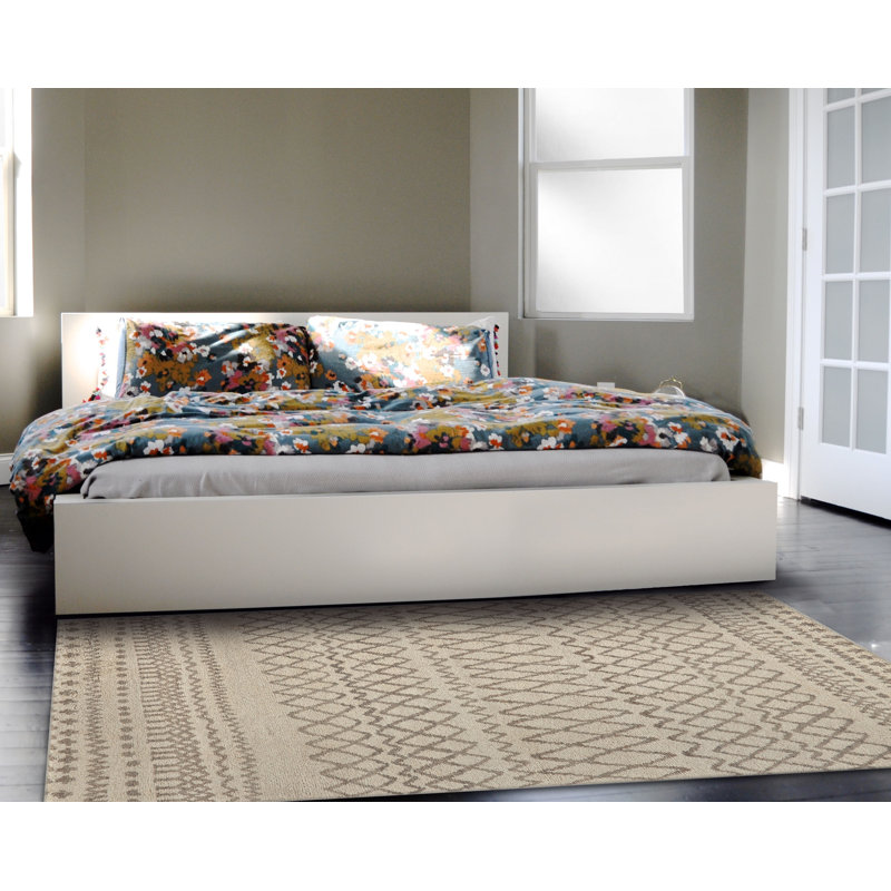 Winebrenner Hand Knotted Wool Geometric Indoor Rug, Rectangle 5'6" x 8'6"