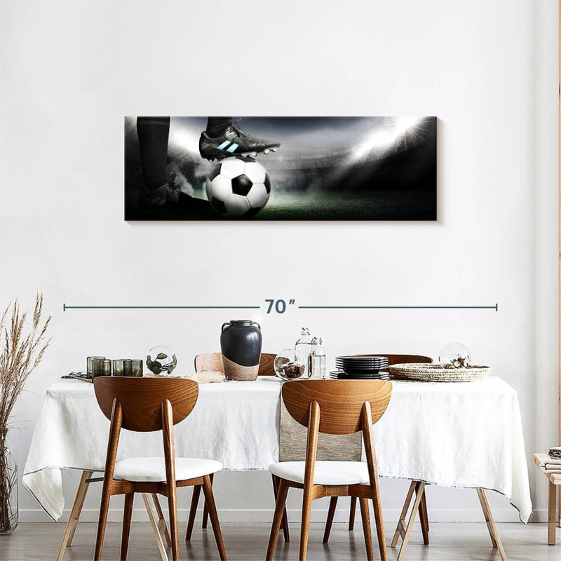 Crampons sur ballon de soccer sur toile, H 18 po x l 54 po x P 1,25 po