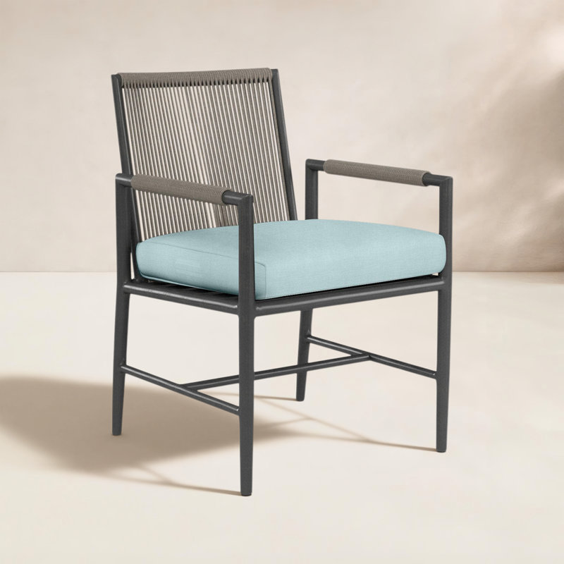 Chaise de patio avec coussin Esme, Dupione Celeste Sunbrella®