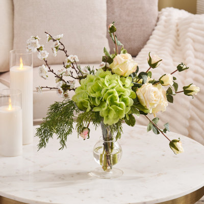 Winter Whisper - Hortensia vert, rose crème et cerisier blanc avec cèdre