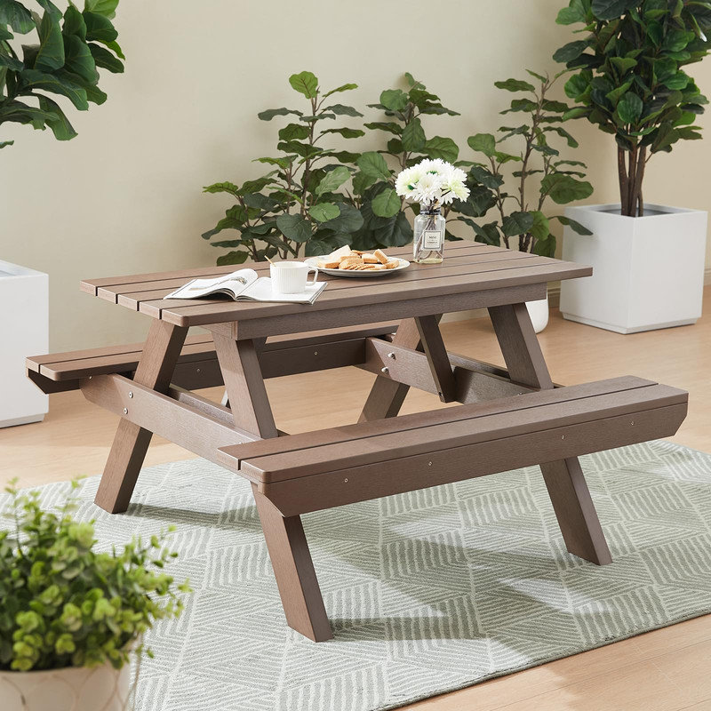 Table de pique-nique avec bancs