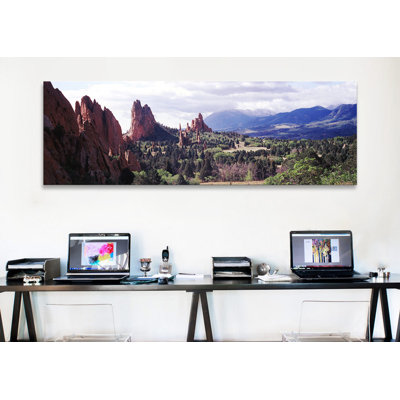 «Garden of the Gods», Colorado Springs, Colorado - Impression panoramique sur toile tendue sur châssis