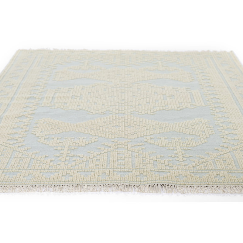 Momeni Bristol Traditional Medallion Blue Area Rug, Rectangle 2' x 3'