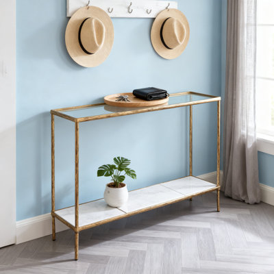 Console moderne avec plateau en verre transparent et tablette en marbre blanc, canapé transitionnel pour le salon et l'entrée