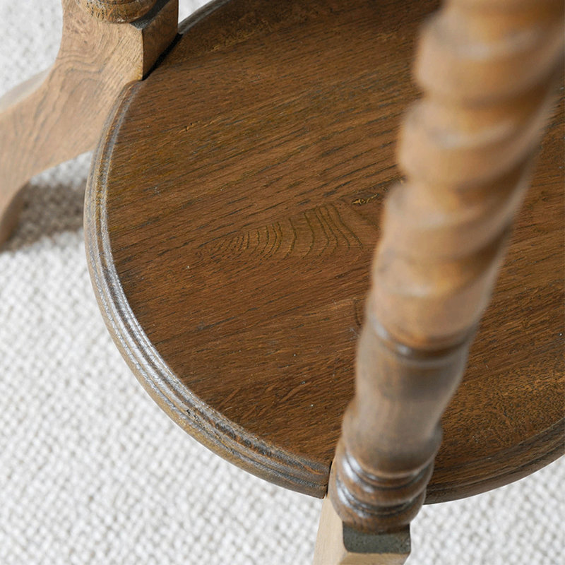 Table en chêne de qualité supérieure avec grain naturel et pieds hauts