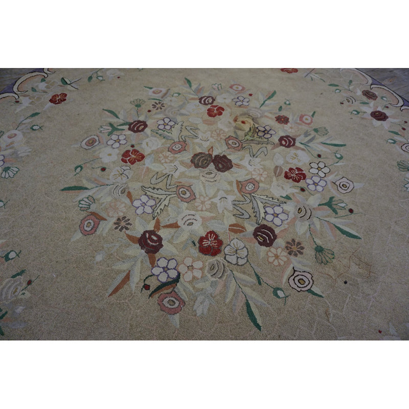 Tapis crocheté américain de couleur claire à motif floral antique
