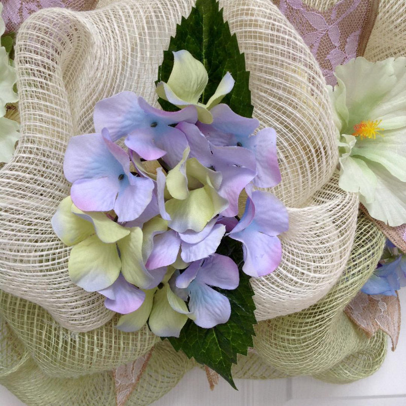 Couronne printanière lavande et dentelle menthe florale