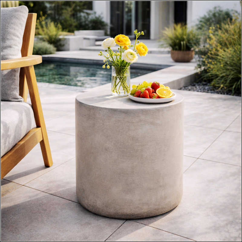 Table d'appoint d'extérieur en béton léger, table de bout MGO au design moderne et durable, parfaite pour la cour ou le patio