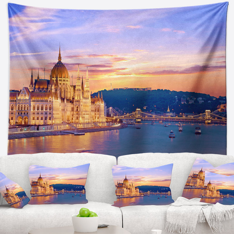 Tapisserie paysage urbain et pont sur le Danube, H 32 po x l 39 po
