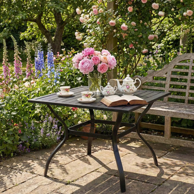Table de bistro en métal et acier