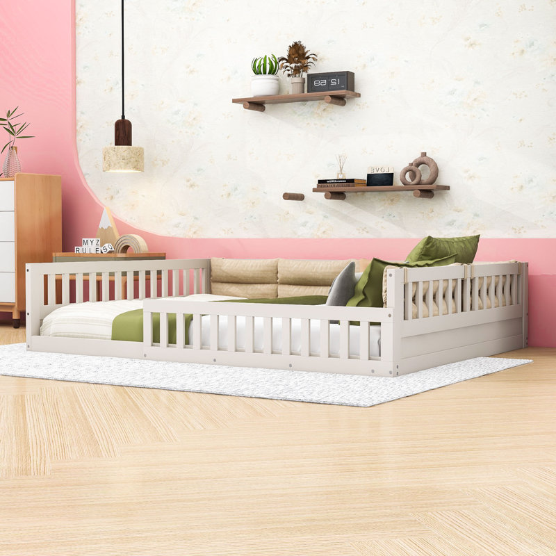 Lit double en bois avec coussins intégrés et garde-corps pleine longueur, Beige