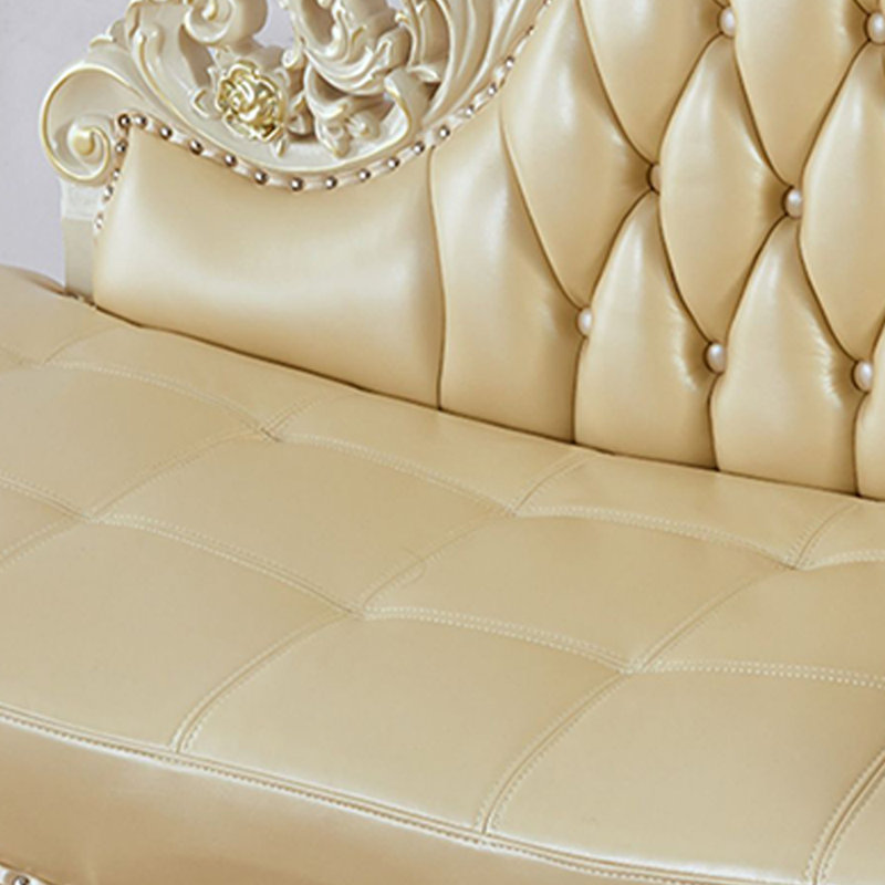 Chaise sculptée en bois massif, Orienté à droite