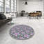 Tapis gris/zone rose à motifs-702663996