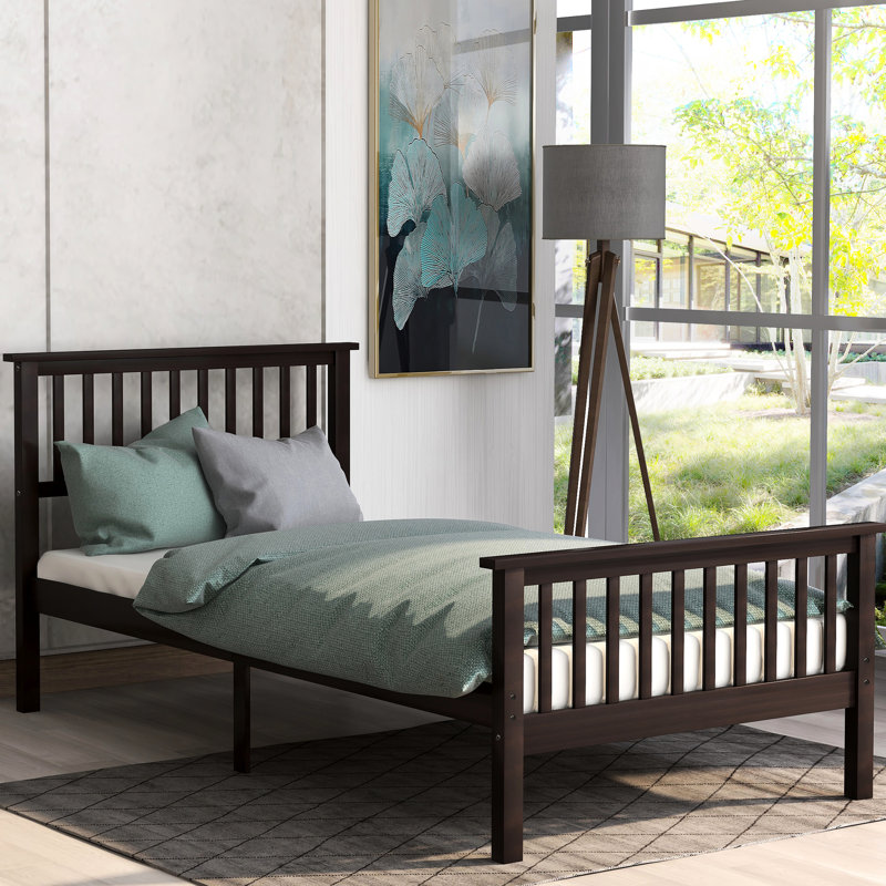 Lit plateforme en bois de couleur chêne - offre une atmosphère chaleureuse et invitante dans la chambre à coucher, Chêne
