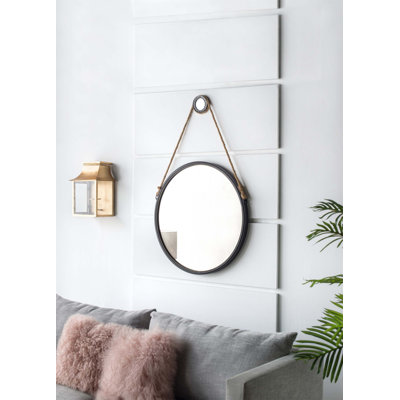 Élégant miroir rond suspendu de 29,5 pouces avec conception encadrée et sangle de corde, parfait pour un décor industriel contemporain dans les salles de bain, les chambres à coucher ou les espaces de vie.