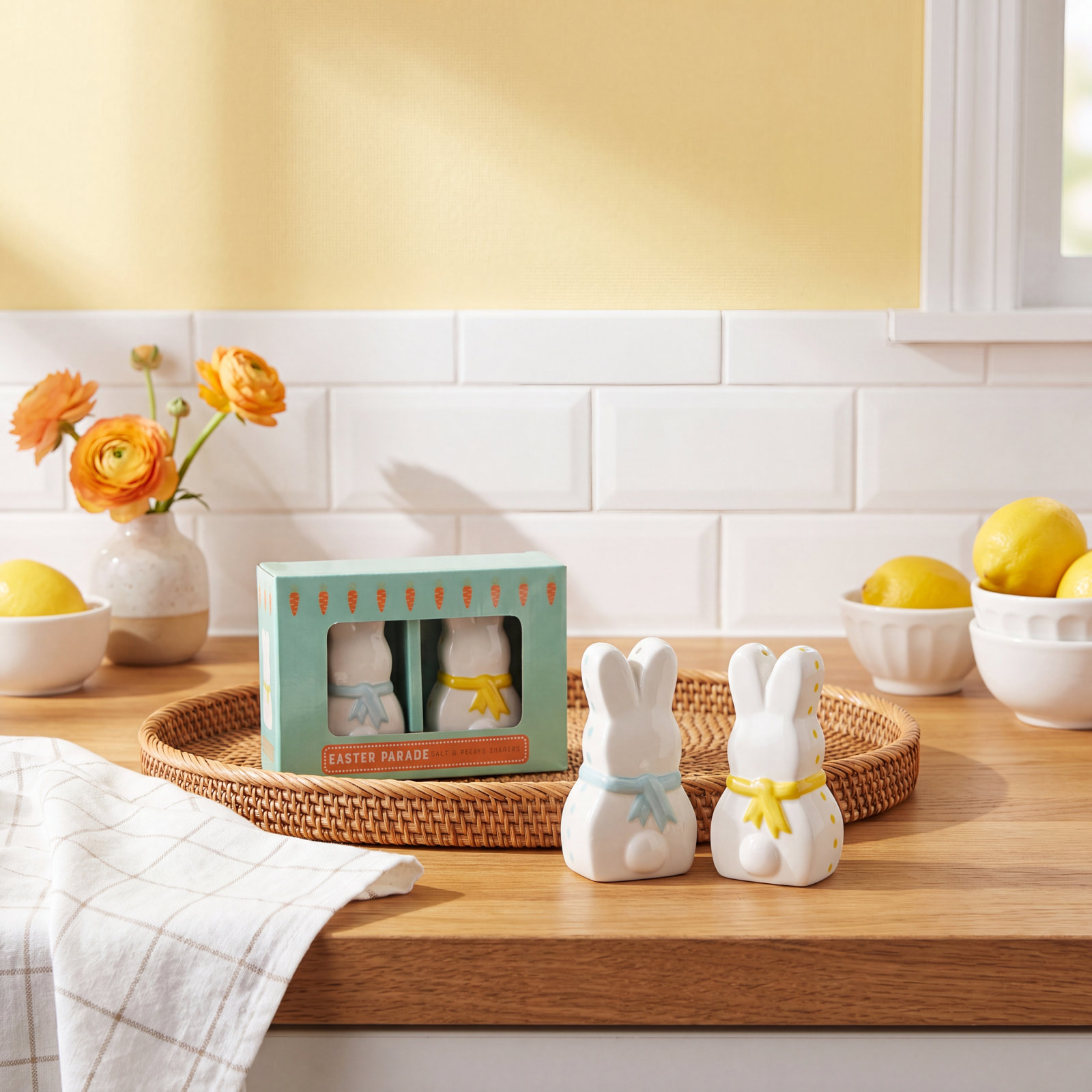 Ceramic Salt And Pepper Shaker Set