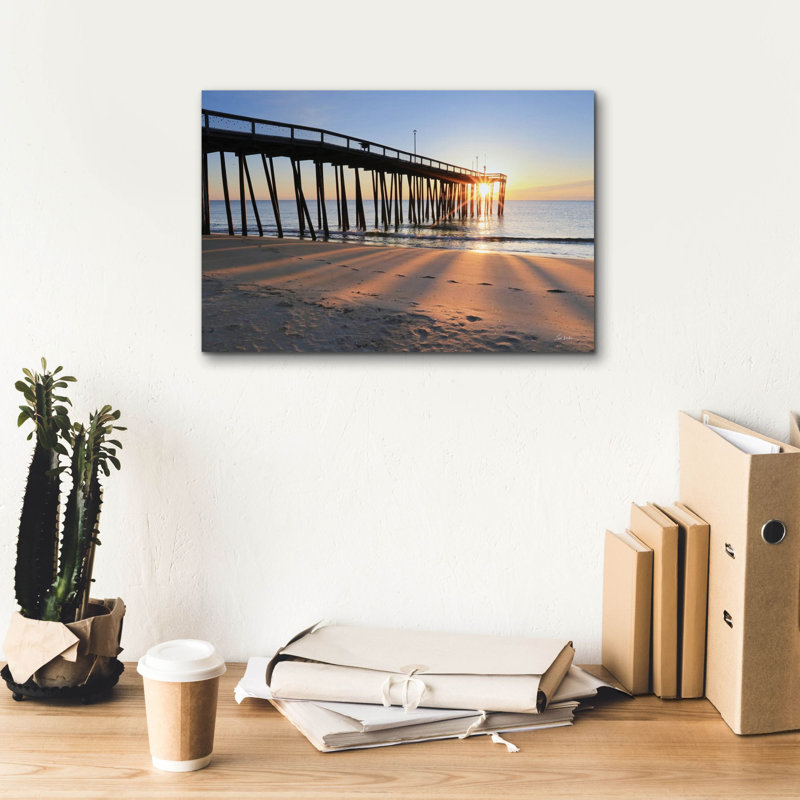 «Sunrise at the Pier» par Lori Deiter, art mural sur toile, H 12 po x l 18 po x P 0,75 po