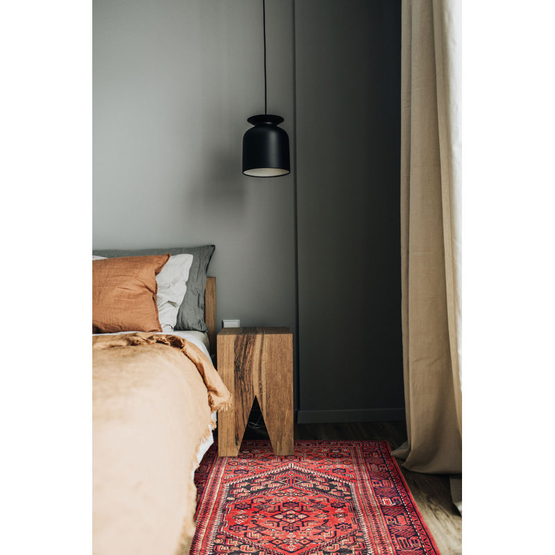 Tapis rouge Andelz 4 pi 8 po x 7 pi 3 po