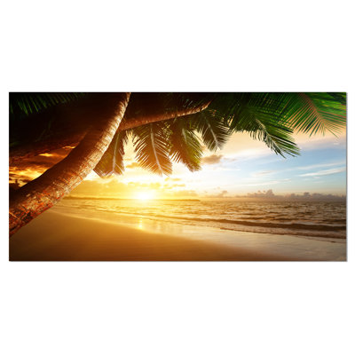 «Beautiful Beach under Palms», reproduction de photo sur toile tendue