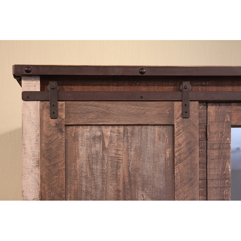 Armoire en bois massif
