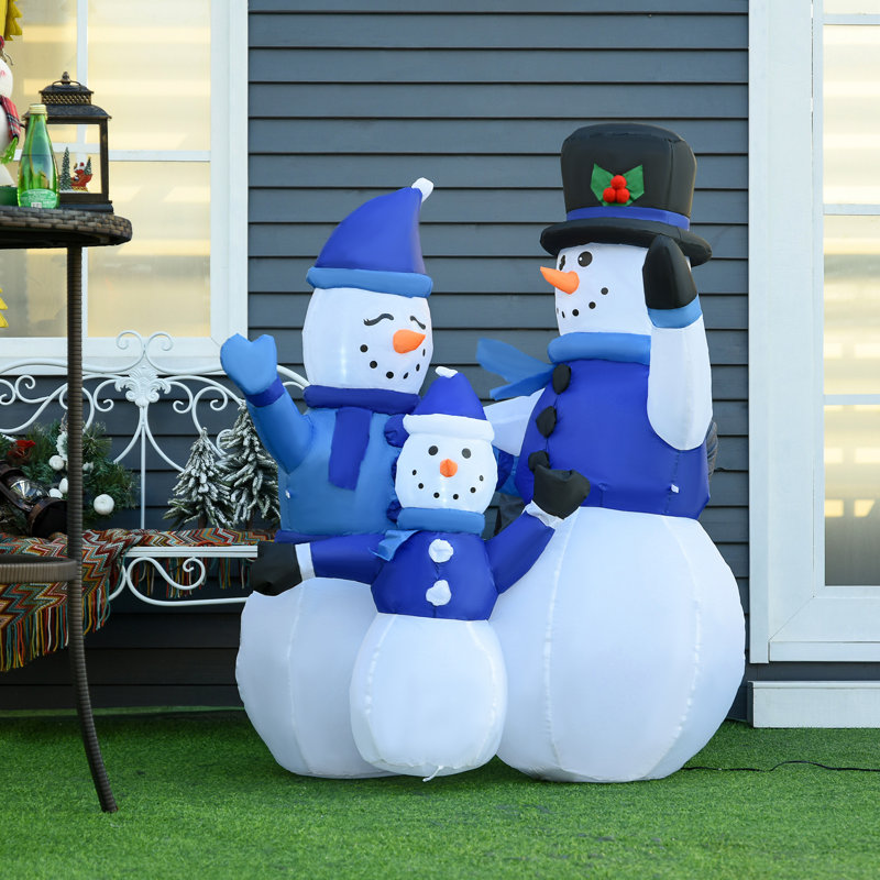 Famille de bonhommes de neige gonflables
