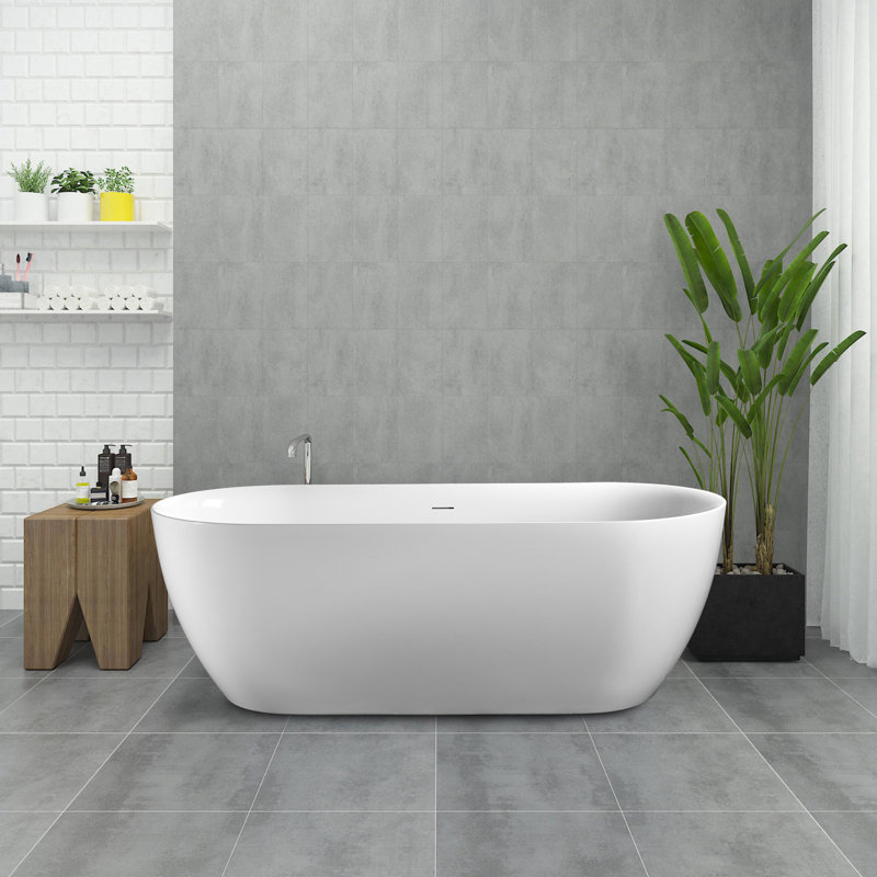 Baignoire autoportante moderne en acrylique blanc avec design légèrement incliné et drain central