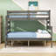 Lit simple superposé au-dessus de grand lit en bois avec garde-corps et échelle, convertible en 2 lits-401810648