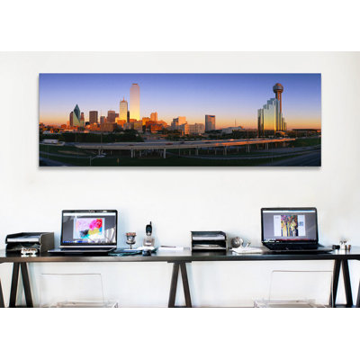 Skyscrapers In A City, Dallas, Texas, USA par Panoramic Images - Reproduction giclée sur toile panoramique