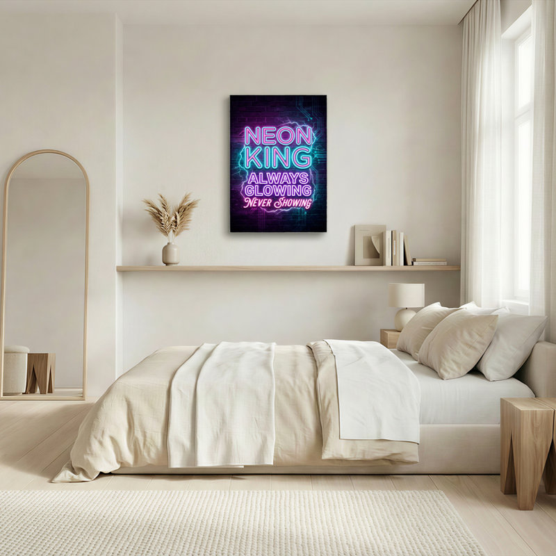 Tableau sur toile « Neon King Always Glowing Never Showing » avec effet néon et fond brique, idéal pour un décor moderne à la maison, au bureau ou dans une salle de jeux.