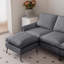 Canapé modulaire moderne en forme de L en cuir technique avec repose-pieds convertible, revêtement imperméable et anti-rayures pour des sièges polyvalents