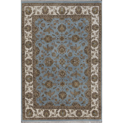 Tapis bleu et ivoire de haute qualité noué à la main
