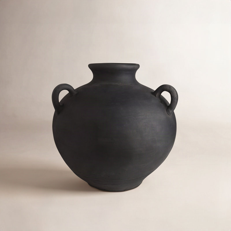 Vase Montana en terre cuite noire, H 16,14 po x l 16,14 po x P 16,14 po