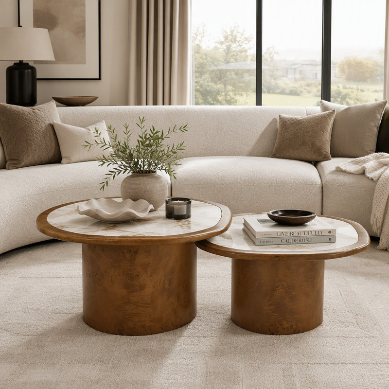 Ensemble de deux tables basses irrégulières avec placage de loupe de bois et plateau en pierre frittée, Beige / noyer