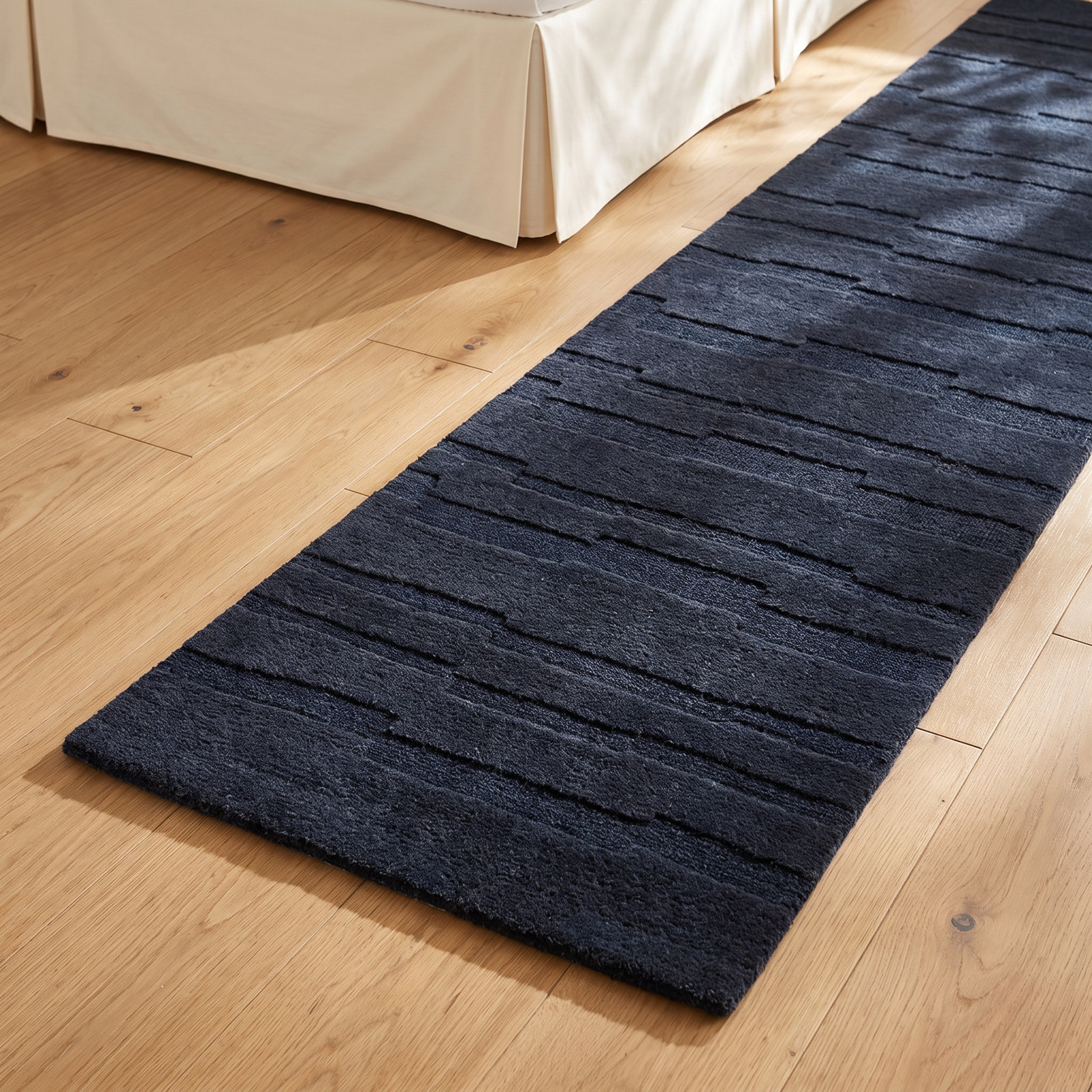 Fairborn Black Hand-Tufted Wool Rug, Runner 2'3" x 8'