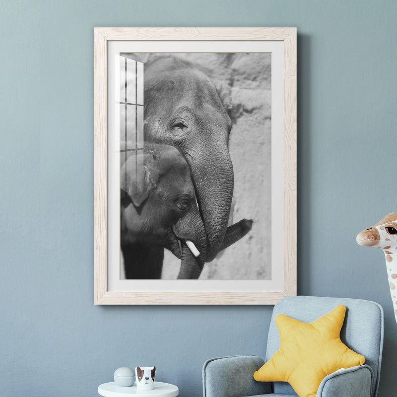Tender Moment - Photographie avec cadre photo, H 31 po x l 44 po x P 1 po, Cadre blanc