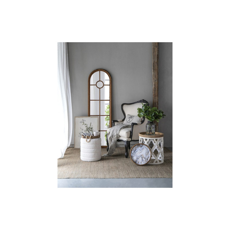 Ensemble de 5 éléments de décoration de style campagne française comprenant une plante artificielle, un vase, des plateaux, un tabouret et une table d'appoint.