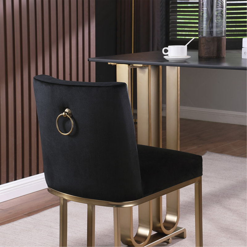 Ensemble de 2 tabourets de bar de 26 po de hauteur avec dossier, tabourets de bar brossés dorés, tabourets de cuisine modernes en velours pour comptoir, chaises rembourrées - noir