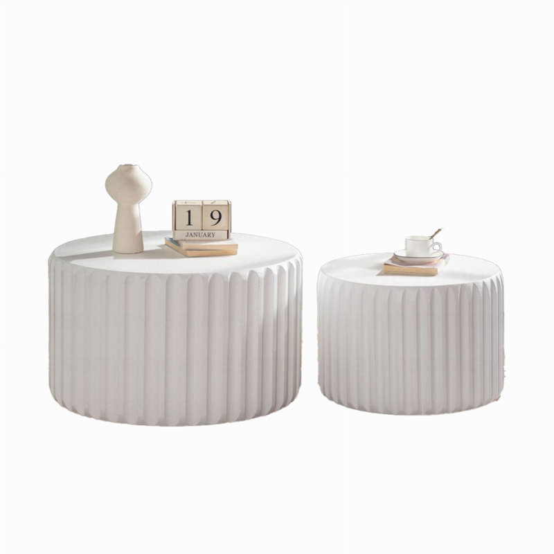 Ensemble de tables basses rondes festonnées blanches