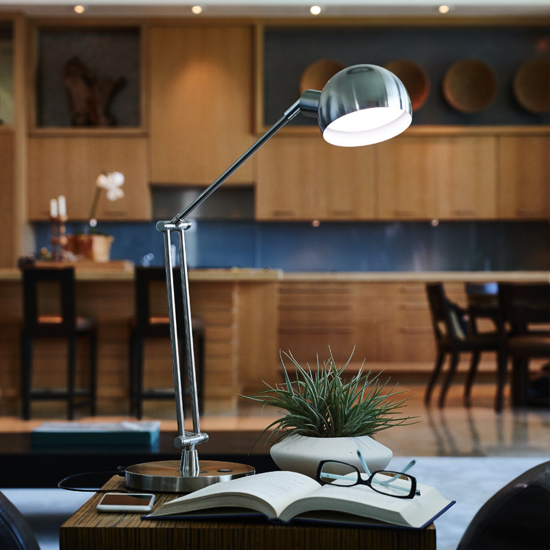 Lampe de bureau 18 po avec USB, Nickel brossé