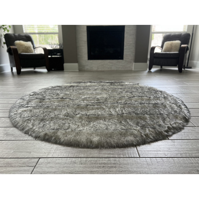 Mar Vista Faux Sheepskin Indoor Rug, Round 8'6" x 8'6"