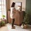 Armoire d'appoint 31,5 "en noyer sculpté avec tablettes réglables UnaNoxa